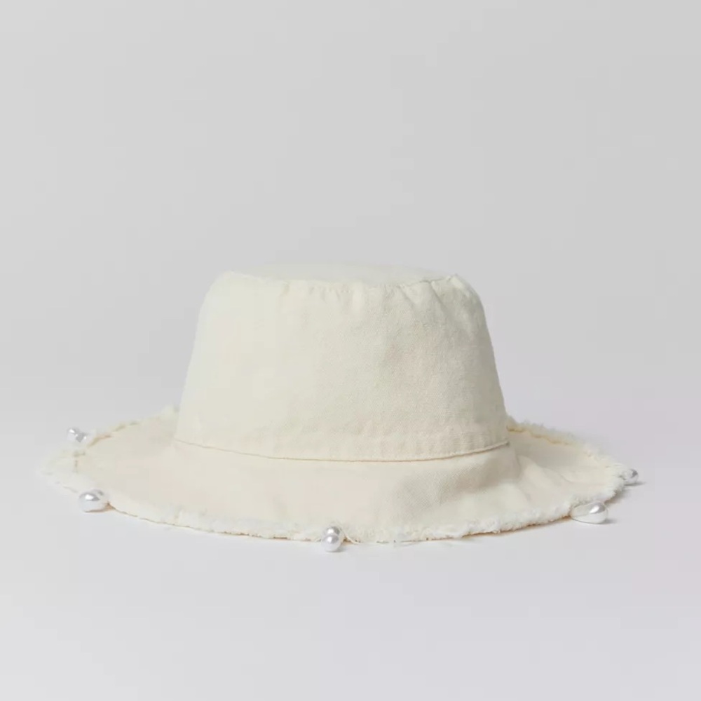 Urban Outfitters Bucket Hat Pearl Embellished (OS)